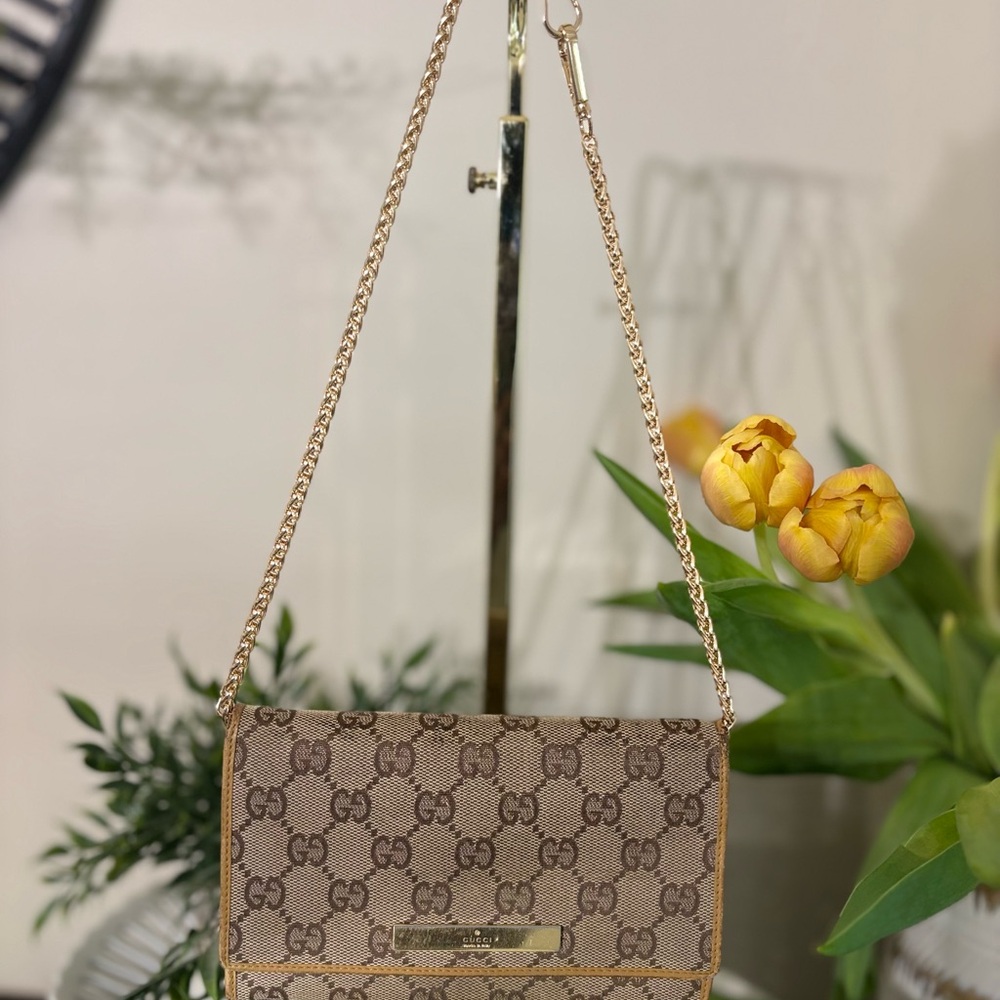 Gucci Beige and Brown GG Canvas Kisslock Wallet with Gold Plaque - Picture 12 of 12